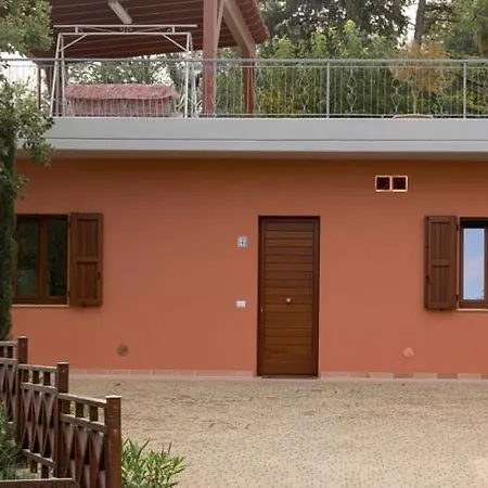 Sleeps 4 Pool Air Con Wifi アパート